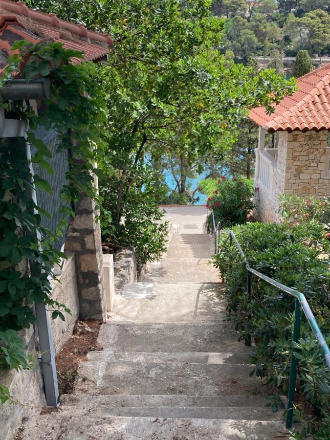 Holiday Home Dora Splitska Exterior photo