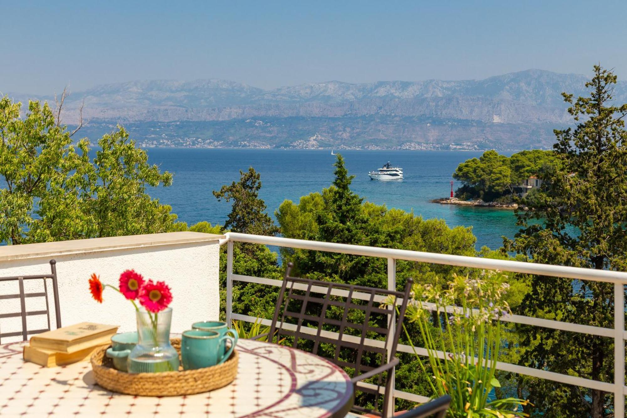 Holiday Home Dora Splitska Exterior photo