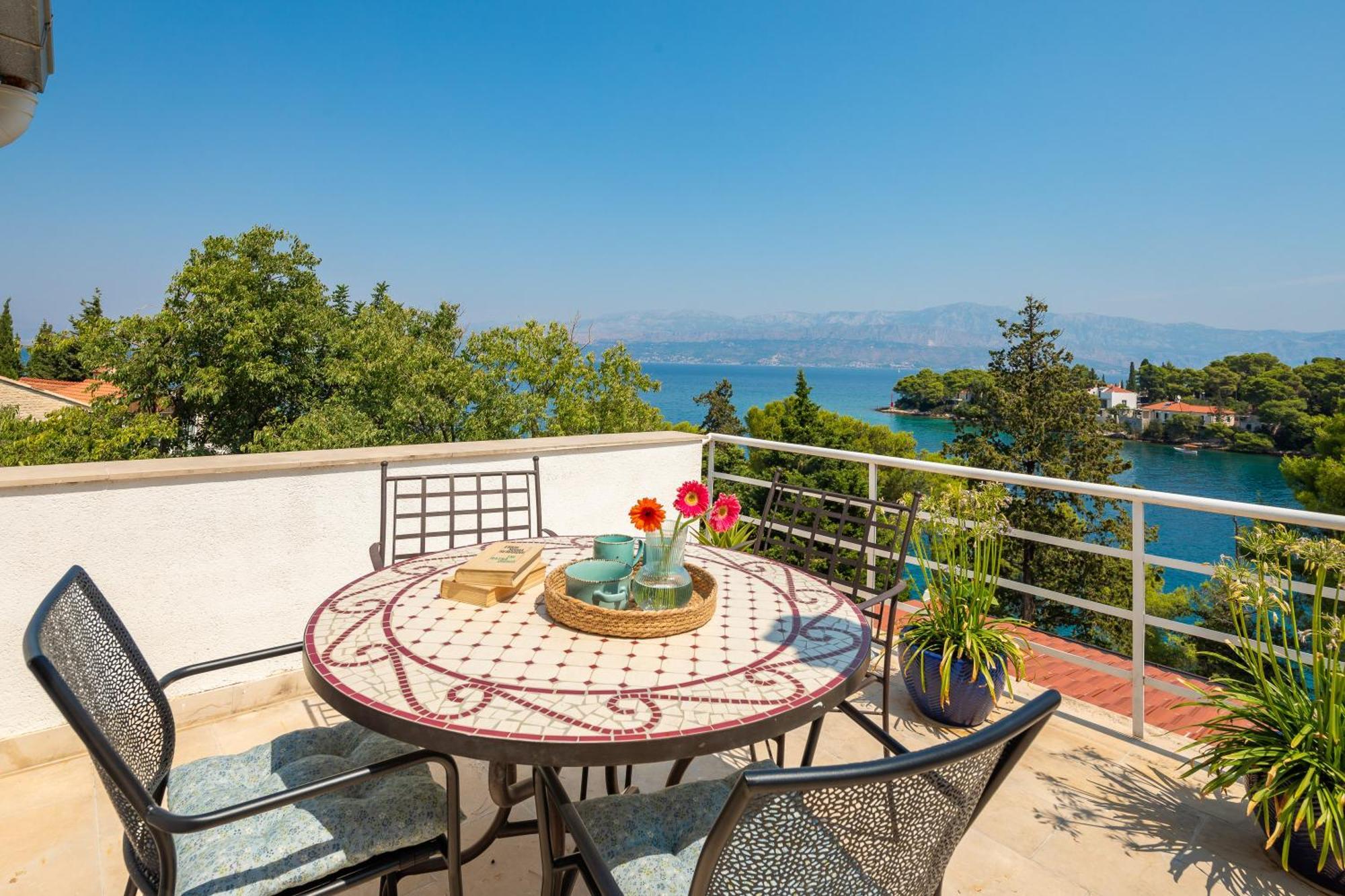 Holiday Home Dora Splitska Exterior photo